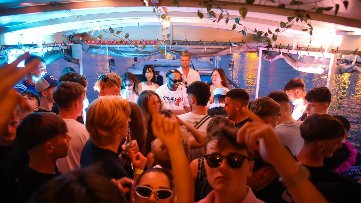 Prague Party Pass: Boat Party + Epic Club + Open Bar